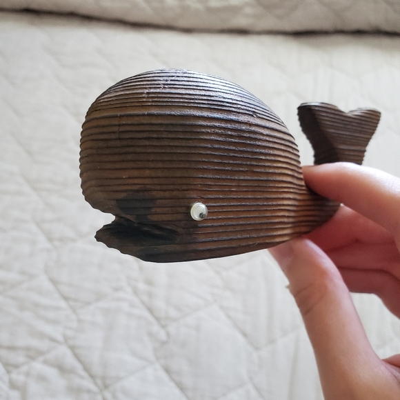 🔸️SOLD🔸️Wooden carved whale - Picture 2 of 4